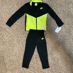 Nike Kids Matching Set in Black and Neon Yellow